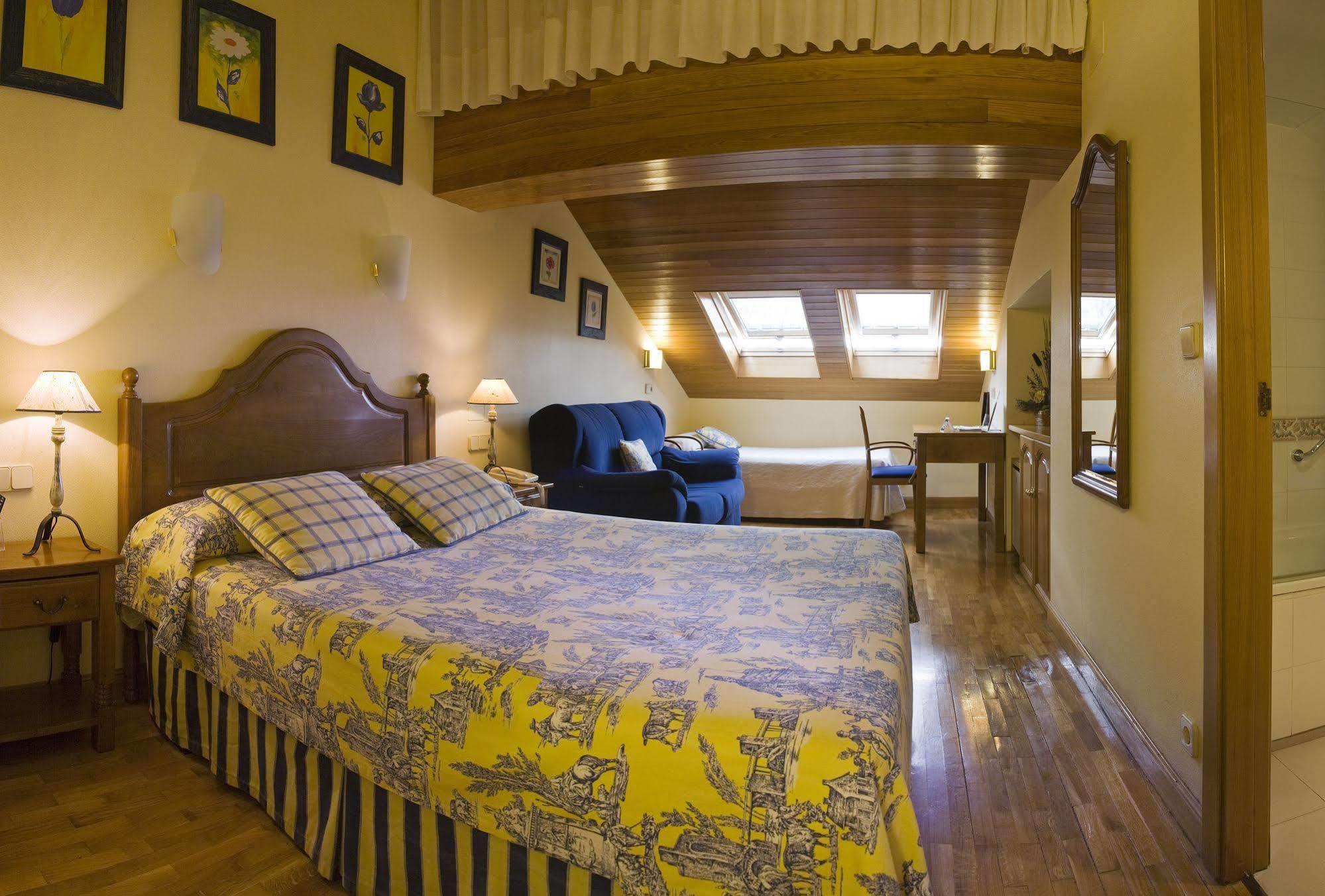 Hotel Ekai Ecay Kültér fotó