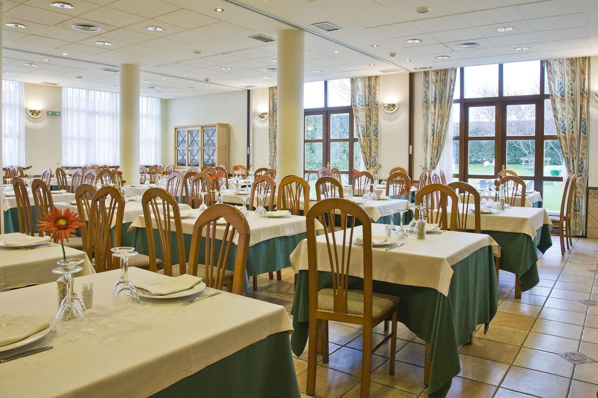 Hotel Ekai Ecay Kültér fotó