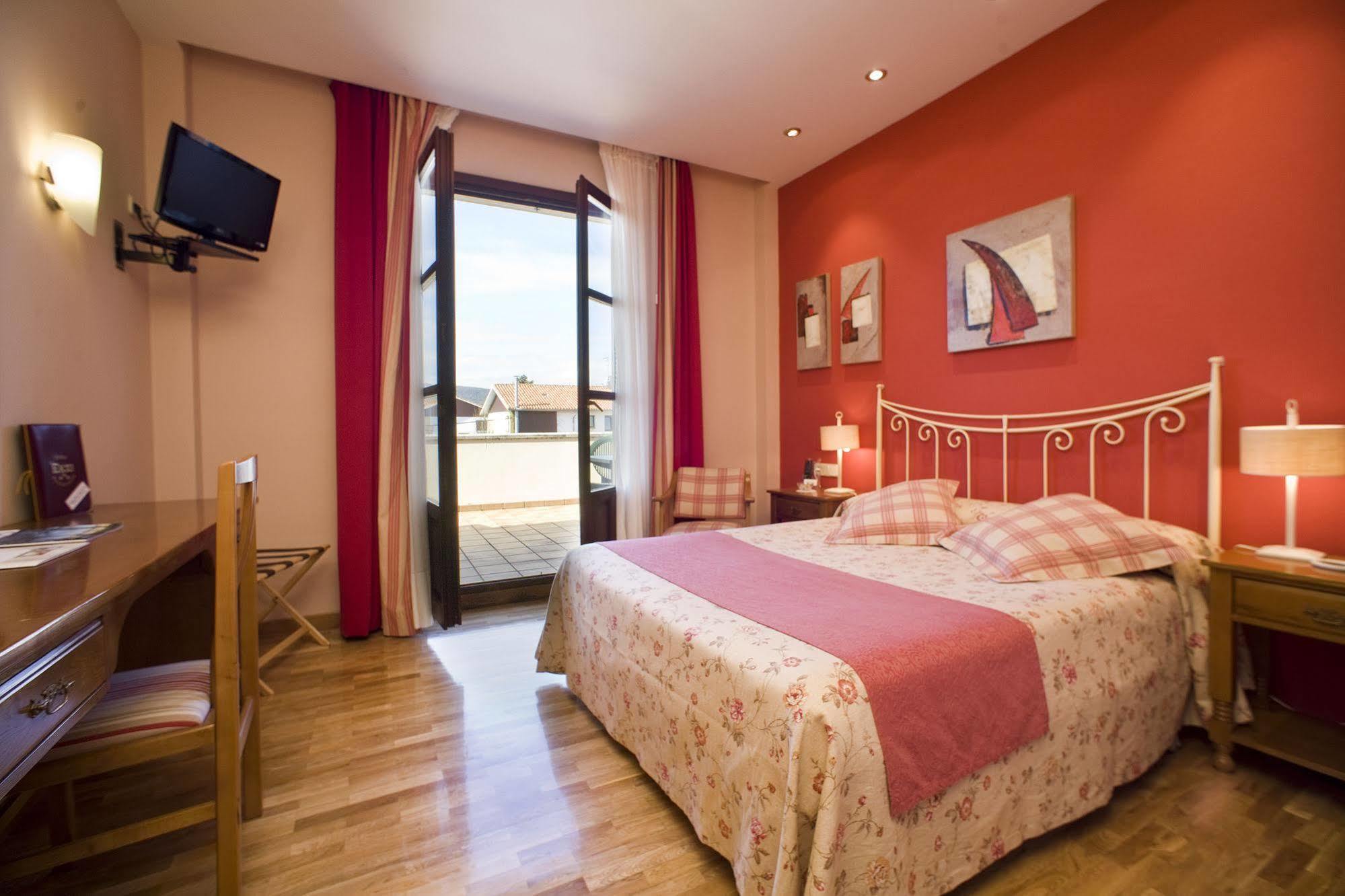 Hotel Ekai Ecay Kültér fotó
