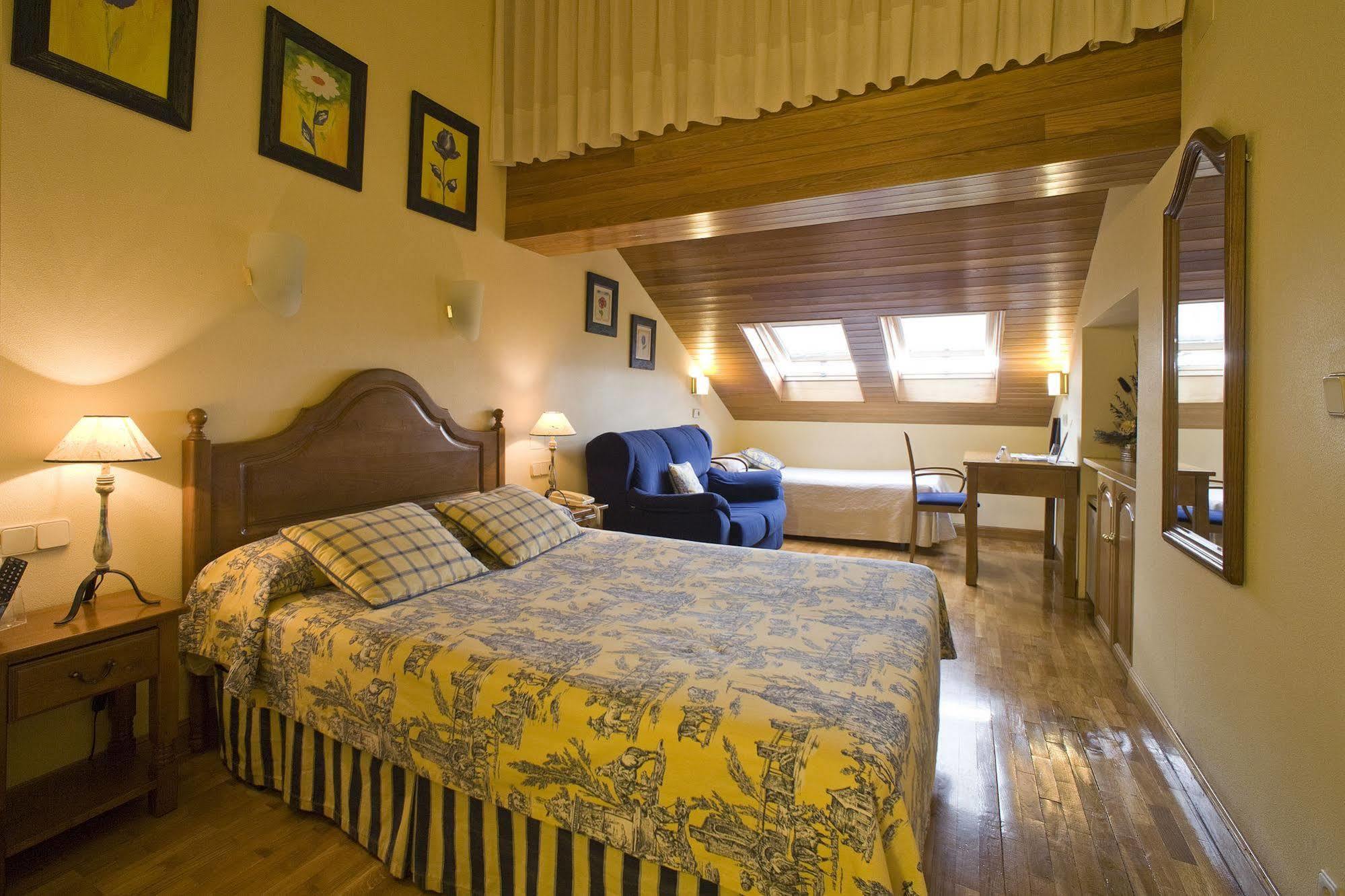 Hotel Ekai Ecay Kültér fotó